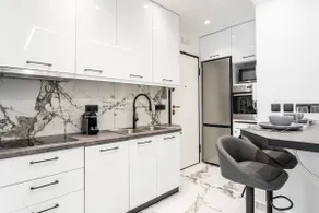 Peaceful Apartment in the Heart of Voula - Image 4
