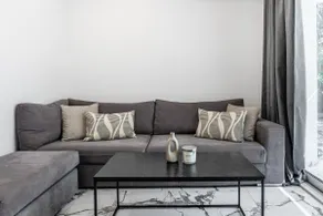 Peaceful Apartment in the Heart of Voula - Image 2
