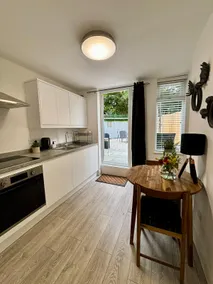 Stylish and Chic Seaside Apartment - Image 3