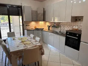 Charming house with kitchen and terrace in Naples - Image 5