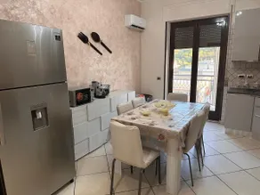 Charming house with kitchen and terrace in Naples - Image 3