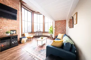 Suite 202 Tiny Loft, Lots of Luxury - Image 5
