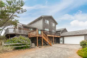 Kraken's Candle Beachfront Home - Image 2