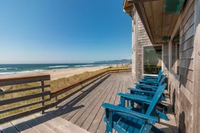 Kraken's Candle Beachfront Home - Image 4