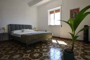 Apartment with private courtyard - Image 2