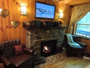 The Crockett Cabin at Starr Mountain Retreat - Image 5