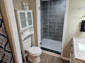 Suite: King Bed, Bunks, Kitchen - Image 2