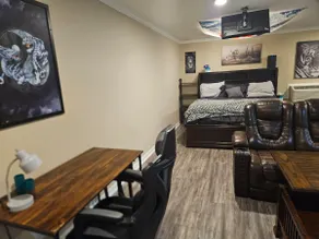 Suite: King Bed, Bunks, Kitchen - Image 4