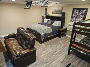 Suite: King Bed, Bunks, Kitchen - Image 5