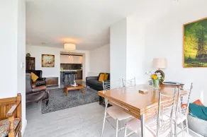 Comfy King Sized Apartment with Great Sea Views! - Image 2