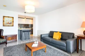 Comfy King Sized Apartment with Great Sea Views! - Image 4