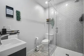 2BR Downtown Retreat: Mins to Beach, BBQ & Firepit - Image 5