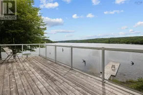 The Boathouse: Lakeside Retreat, Stunning Views - Image 2