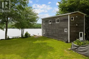 The Boathouse: Lakeside Retreat, Stunning Views - Image 5