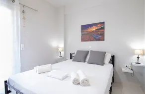 Comfy Beachside Flat with Seaview 2 - Image 2