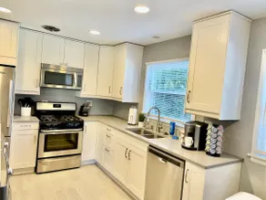 Beautiful 3 bdrm home, 20 min to Naval Base - Image 2