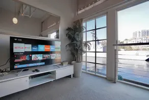 Central Studio | Water View | Near CBD & Chinatown - Image 3