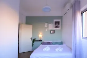 Quiet Boutique Unit + Balcony and Bay View - By DayosHouse - Image 3