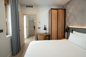 Prisma Suites, 1 bedroom apartment with TV. - Image 2
