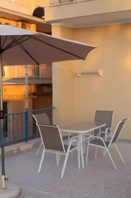 Central Mytilene City-View Apartment for 7 - Image 4