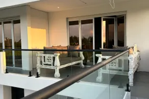 J&R WhiteHouse Luxury Beach Villa · Pool & Jacuzzi - Image 3