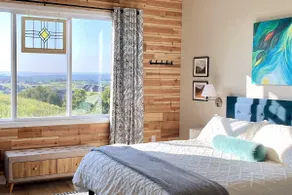 The Gallery: Stylish 2BR/2BA Near Golf & KSU - Image 2