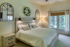 Hampton Hideaway-Quaint Cottage, Newly Renovated - Image 4