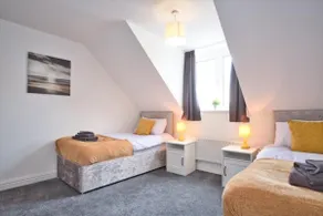 St Kats Mews 4 bed with parking - Image 2