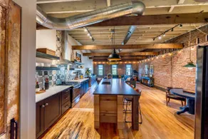 Historic & Stylish Downtown Loft - Image 4