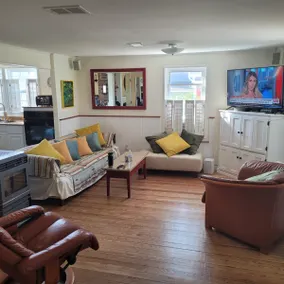Sandwalk, A cozy Plum Island beach cottage - Image 4
