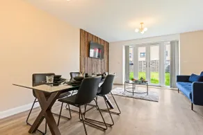 Modern house in City Centre with private parking and gated property - Image 5