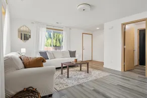 The Marigold - Cozy 3 Bed Home - Image 2