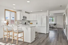 The Marigold - Cozy 3 Bed Home - Image 3