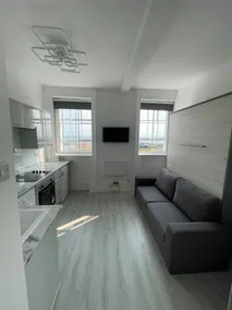 Seafront Studio Snug by the Sea - Sea Views - Image 4