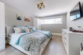 Family, kids, pet friendly, fenced, modern layout - Image 4