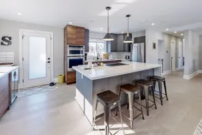 Family, kids, pet friendly, fenced, modern layout - Image 2