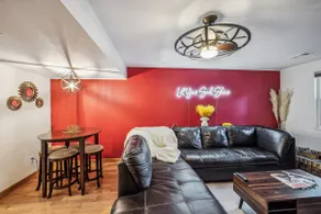 Stylish retro guest suite with hot tub - Image 3