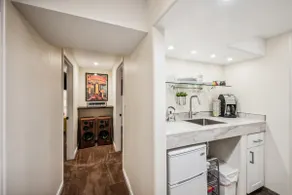 Stylish retro guest suite with hot tub - Image 5