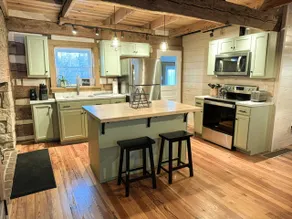 Renovated 1800 log house - Image 2