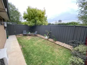 Luxury Studio with Private Yard - Image 3
