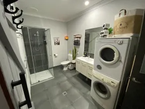 Luxury Studio with Private Yard - Image 4