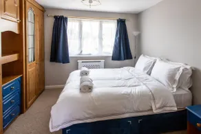 Cosy Homely House with Conservatory and Garden - Image 2