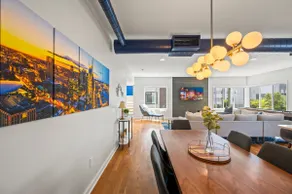 Natural Light~ Walk&Bike~ Fun Area ~13 mins to DT! - Image 2