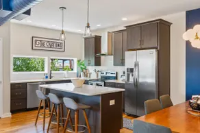 Natural Light~ Walk&Bike~ Fun Area ~13 mins to DT! - Image 4