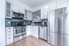 Central Downtown - 3 Bedroom, 2 Bathroom⁵ - Image 3