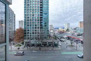 Central Downtown - 3 Bedroom, 2 Bathroom⁵ - Image 5