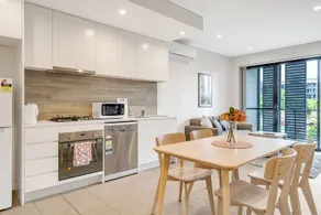 Leafy view| Free Parking| 4 mins to DFO Homebush - Image 4