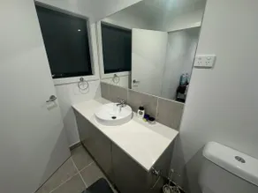 Charming Townhouse Haven - Image 3