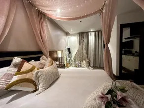The Cute Canopy experience| Netflix| Balcony - Image 2