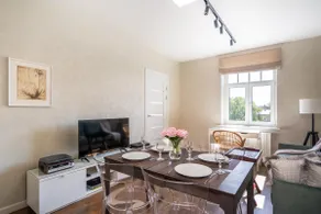 Top location 1-bedroom apartment - Image 4